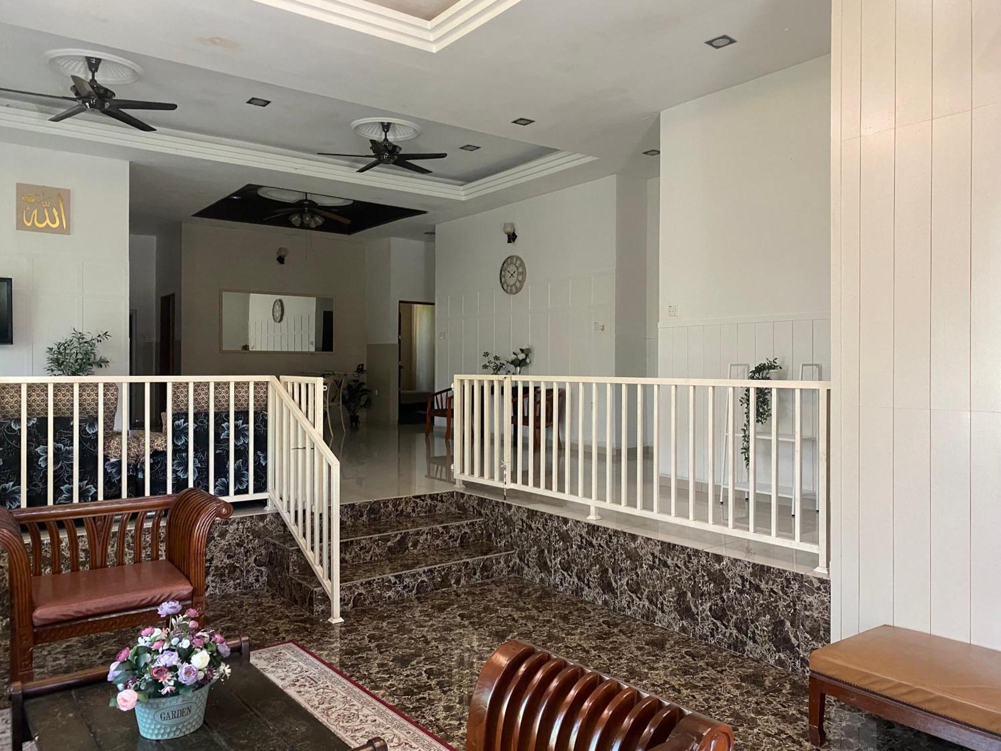 Leissa Homestay Ayer Hitam Ngoại thất bức ảnh